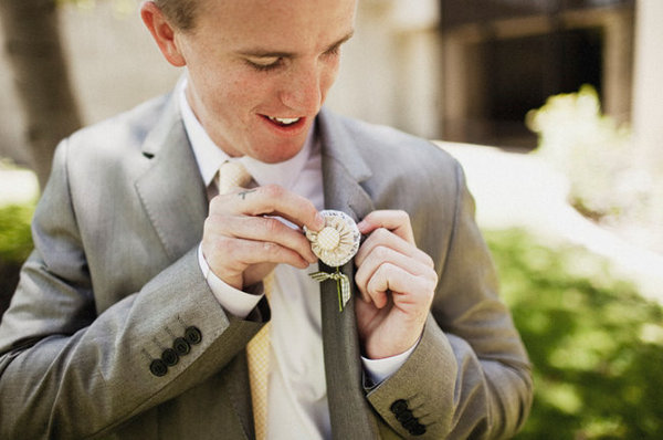 boutonnieres originales para novios